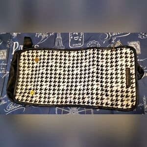 Stylish Black and White Houndstooth Women's Cosmetics Bag